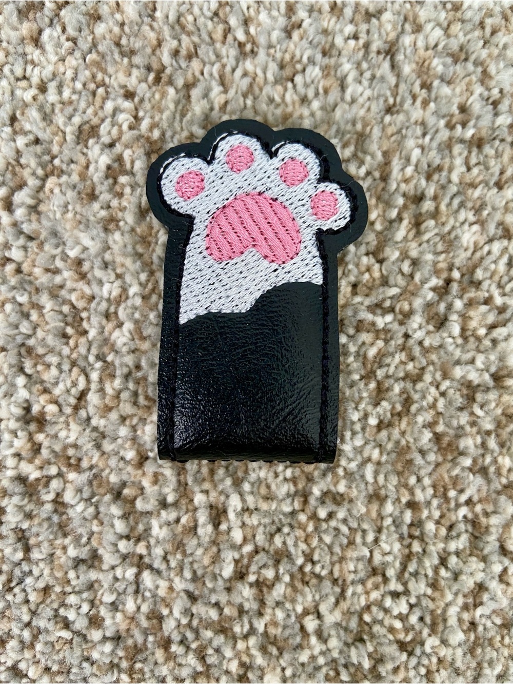 NWOT Embroidered Cat Paw Bookmark: Magnetic Vinyl Clip Reading Accessories - Picture 3 of 12